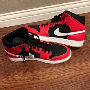 Jordan 1 mid Christmas SE size 9.5 mens